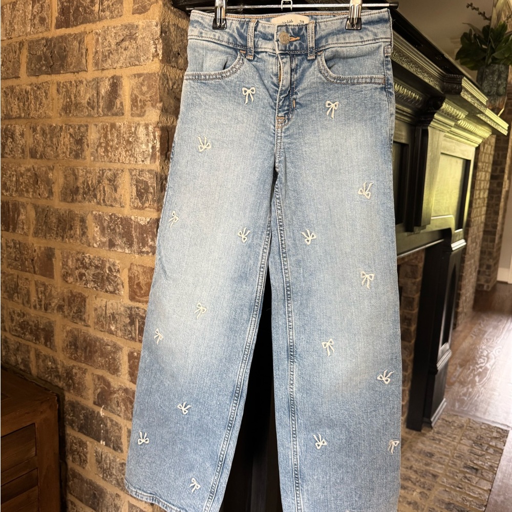 Abercrombie kids Light Blue Wide-Leg Jeans with White Bow Embroidery 7/8 long